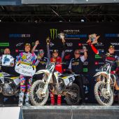 Es war ein historischer Tag für das Rockstar Energy Husqvarna Factory Racing Team, als die Marke beim Finale der AMA Supercross-Weltmeisterschaftsserie 2020 in Salt Lake City das 450SX-Podium eroberte.