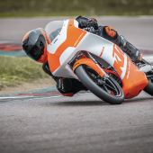 KTM sucht mit dem Austrian Junior Cup die österreichischen MotoGP-Helden von morgen. Bewerbungen für den Markenpokal sind noch bis zum 19. Februar möglich.