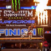 Cooper Webb gewinnt souverän in Texas und übernimmt die Führung in der Supercross 450SX-Meisterschaftswertung.