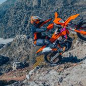 Ausgestattet mit 95 % neuen Komponenten, legt die KTM-Enduro-Palette des Modelljahres 2024 die Messlatte höher als je zuvor.