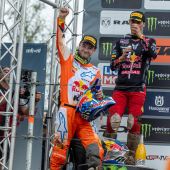 Jeffrey Herlings dominiert den GP der Niederlande bei warmen und sonnigen Bedingungen und holt sich seinen 107. Karriereerfolg, seinen vierten im Jahr 2024.