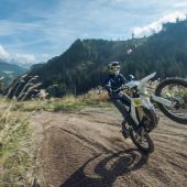 Husqvarna Mobility baut das Angebot an Elektromotorrädern weiter aus und stellt die aufregende und brandneue Pioneer vor. 