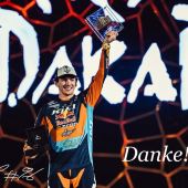 Tobias Ebster ist Österreichs jüngster Rallye-Dakar-Finisher - und mit unserer Hilfe geht es 2025 an den Start. Sehr leiwandes Gewinnspiel gibt es auch, also ist Unterstützung Pflicht!