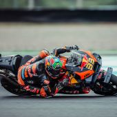 Die zweite Runde der MotoGP™ fand auf dem bewölkten Termas de Rio Hondo Circuit statt und Brad Binder von Red Bull KTM Factory Racing war nach 25 Runden der bestplatzierte KTM Fahrer.