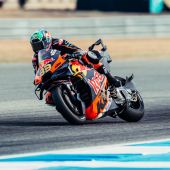 Die erste Runde der MotoGP 2025 bot heiße und schwüle Rennbedingungen auf dem Buriram International Circuit, aber Brad Binder konnte sich von Startplatz 14 bis auf Platz 8 vorarbeiten. 