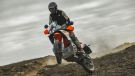 Die KTM 890 ADVENTURE R 2025 wurde für Fahrer entwickelt, die mehr wollen. Sie wird auch weiterhin die Mittelklasse im Travel-Segment regieren - und das mit einem neuen Look.