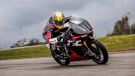 Nachdem die Fantic Imola im letzten Jahr als Konzept vorgestellt wurde, kehrt sie jetzt als Serienmotorrad in zwei Versionen zur EICMA zurück: Imola 125 und Imola 500.